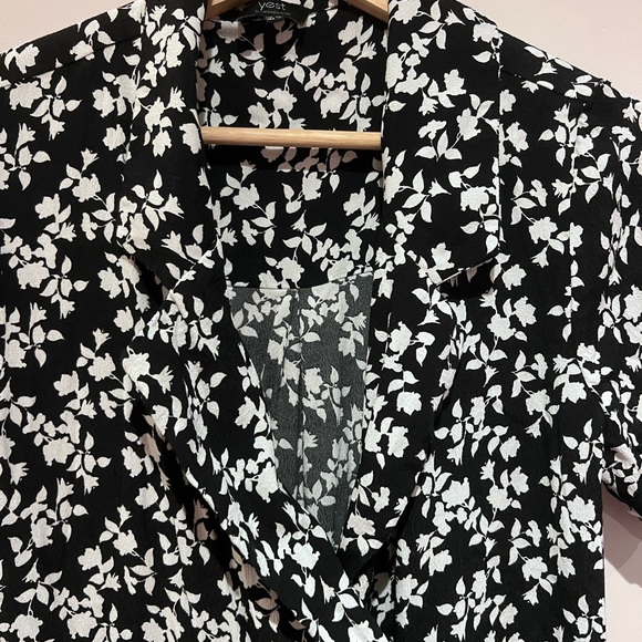 Flattering lightweight crepe wrap dress floral print - Picture 5 of 6
